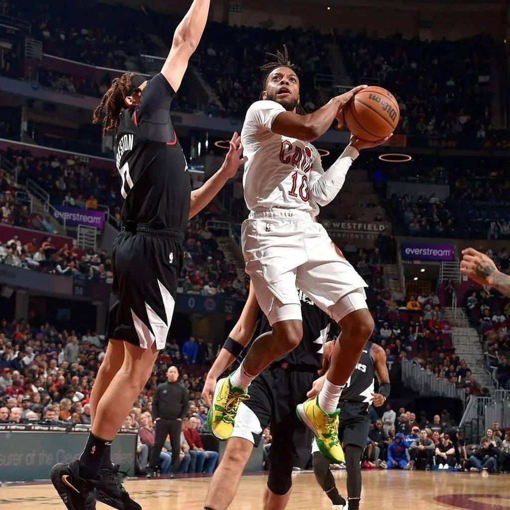 法兰克福迎全明星赛关键赛，国际比赛日伤情更新，球迷炸锅，球探报告显示潜力的简单介绍-爱游戏中国