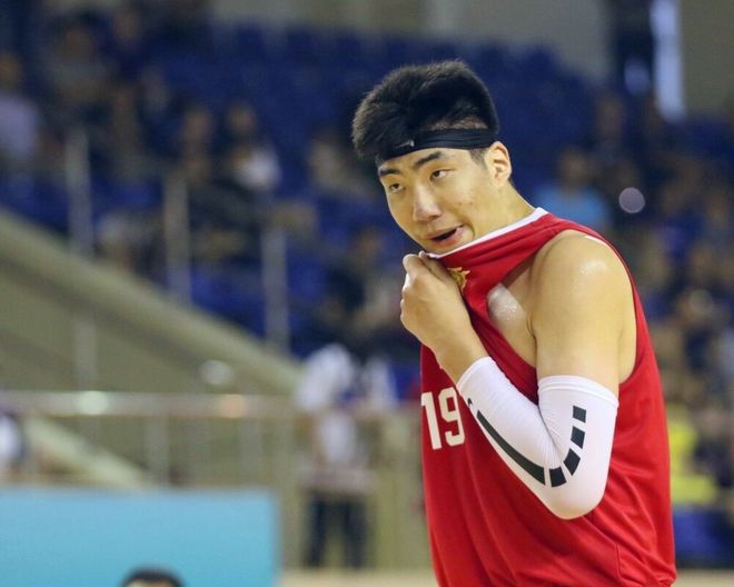 关于巴塞罗那训练开放日；清晨篮板制胜引欢呼；CBA季后赛在即；心理建设被强调的信息-爱游戏首页